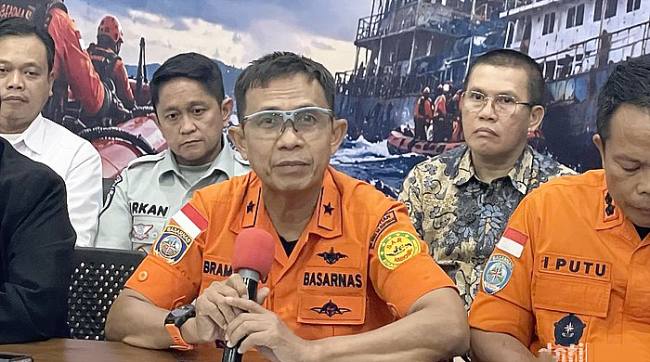 Konferensi pers pencarian korban Kapal Virgo pada hari keenam, Senin (18/9/2026) di Banjarmasin. (Foto: detikKalimantan/Khairun Nisa)