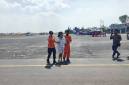 Mia Melinda (28) korban selamat Kapal Virgo Transport 8 dievakuasi ke Bandara Syamsuddin Noor. (Foto: HO-Basarnas)