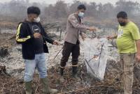 Polisi olah TKP lahan yang diduga dibakar Anggota DPRD Mempawah. (Foto: Istimewa)