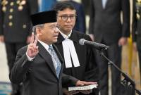 Suahasil Nazara (kiri) mengucapkan sumpah jabatan saat dilantik sebagai Menteri Keuangan di Istana Negara, Jakarta, Senin (14/9/2026). (Foto: Antara/Aditya Pradana P)