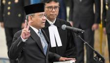 Suahasil Nazara (kiri) mengucapkan sumpah jabatan saat dilantik sebagai Menteri Keuangan di Istana Negara, Jakarta, Senin (14/9/2026). (Foto: Antara/Aditya Pradana P)