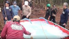 Uji coba cairan Shabodama inovasi UPR untuk tangani karhutla Kalteng. (Foto: HO-Polda Kalteng)
