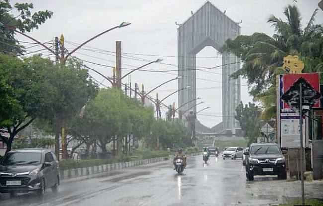 Foto ilustrasi hujan menyelimuti Kota Cantik Palangka Raya pada tahun lalu. (Foto: Istimewa)