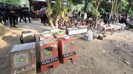 Direktorat Tindak Pidana Narkoba (Dittipidnarkoba) Bareskrim Polri bersama jajaran Polda Sumatera Utara (Sumut) dan instansi terkait mengamankan sejumlah orang dan barang bukti dalam penggerebekan sarang narkoba di Kabupaten Deli Serdang, Sumatera Utara, Minggu (11/10/2026). (HO-Dittipidnarkoba Bareskrim Polri)