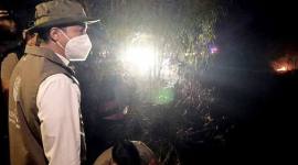 Menteri Kehutanan (Menhut) Raja Juli Antoni saat meninjau salah satu titik karhutla di Kota Sampit, Kabupaten Kotawaringin Timur, Sabtu (17/10/2026). (Foto: Antara/Devita Maulina)