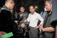 Menteri Kehutanan (Menhut) Raja Juli Antoni meninjau langsung penanganan pemadaman kebakaran hutan dan lahan (karhutla) di kawasan Taman Nasional Tanjung Puting, Kalimantan Tengah, Jumat (16/10/2026). (Foto: HO-Kemenhut RI)