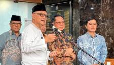 Menteri Haji dan Umrah (Menhaj) Mochamad Irfan Yusuf menyampaikan paparan dalam konferensi pers di Kantor Kemendagri, Jakarta, Jumat (9/10/2026). (Foto: Antara/Tri Meilani A)