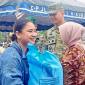 Suasana penyaluran bantuan Presiden kepada warga terdampak asap karhutla di Kuala Kurun, Selasa (27/10/2026). (Foto: Antara/Chandra)