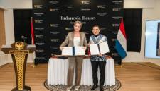 Menteri Kebudayaan Fadli Zon bersama Menteri Pendidikan, Kebudayaan dan Ilmu Pengetahuan Belanda Rianne Letschert di Indonesia House Amsterdam di Belanda, Jumat (9/10/2026). (Foto: HO-Kementerian Kebudayaan)