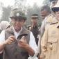 Menteri Kehutanan Raja Juli Antoni meninjau penanggulangan kebakaran hutan dan lahan (karhutla) di Hutan Lindung Liang Anggang, Banjarbaru, Kalimantan Selatan, Senin (12/10/2026). (HO-Antara)