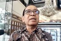 Ketua Dewan Pertimbangan Presiden (Wantimpres) Pratikno menjawab pertanyaan wartawan seusai memimpin rapat pleno perdana Wantimpres di Gedung Utama Kementerian Sekretariat Negara, Jakarta, Kamis (8/10/2026). (Foto: Istimewa)