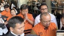 Tahanan KPK dalam kasus operasi tangkap tangan di lingkungan BNPB keluar dari Gedung Merah Putih KPK, Kuningan, Jakarta Selatan, Rabu (14/10/2026). (Foto: Antara/Fath Putra M)