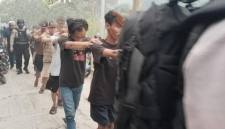 Belasan dibekuk dari penggerebekan kampung narkoba Palangka Raya. (dok Polda Kalteng)