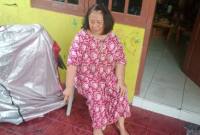 Pemilik rumah, Yayu (59), mengatakan bayi pertama kali ditemukan oleh menantunya yang hendak berangkat dinas ke kantor. SuarIndonesia/DO)