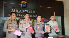 Kapolresta Banjarmasin, Kombes Polisi Riza Muttaqin SIK MH didampingi Kapolsek Banjarmasin Barat, Kompol Chaidir SIk, Kasat Reskrim, Kompol Eru Alsepa, SIK, MH, Kamis (8/10/2026) (SuarIndonesia/DO)