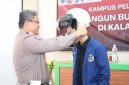 Dirlantas Polda Kalsel) Kombes Pol Dr Fahri Siregar mengedukasi mahasiswa tentang tertib berlalu lintas. Kamis (8/10/2026), Mahasiswa menjadi elemen penting untuk menjadi pelopor keselamatan. (SuarIndonesoa/Ist)
