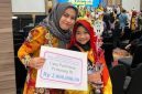 Syahna Dzakira Zahra, juara lagi di sekolajh. Tahun lalu (2025) juara I  lomba bakisah pendek bahasa banjar. Bahkan ini pernah juara III tingkat Kota Banjarbaru hingga mewakili ke tingkat provinsi.(SuarIndonesia/Ist)
