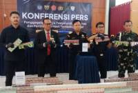 Barang bukti yang disita Bea Cukai Banjarmasin dan pihak terkait diperlihatkan, Selass (13/10/2026). (SuarIndonesia/DO)