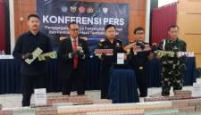 Barang bukti yang disita Bea Cukai Banjarmasin dan pihak terkait diperlihatkan, Selass (13/10/2026). (SuarIndonesia/DO)