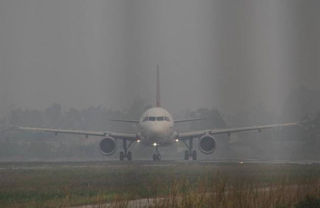 Kemenhut menyiapkan uji coba penggunaan es kering atau dry ice untuk membantu menangani kabut asap akibat kebakaran hutan dan lahan (karhutla) di Kalimantan Tengah. Uji coba dijadwalkan dimulai di Palangka Raya pada Minggu (18/10/2026). (Foto: Istimewa)