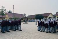 sosialisasi dan edukasi mengenai bahaya judi online (daring) serta penipuan digital di SMA Negeri 5 Banjarbaru, Senin (19/10/2026). (foto Humas Pollda Kalsel untuk SuarIndonesia/com)