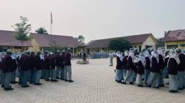 sosialisasi dan edukasi mengenai bahaya judi online (daring) serta penipuan digital di SMA Negeri 5 Banjarbaru, Senin (19/10/2026). (foto Humas Pollda Kalsel untuk SuarIndonesia/com)