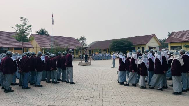 sosialisasi dan edukasi mengenai bahaya judi online (daring) serta penipuan digital di SMA Negeri 5 Banjarbaru, Senin (19/10/2026). (foto Humas Pollda Kalsel untuk SuarIndonesia/com)