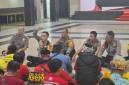 Kapolresta Banjarmasin Kombes Pol Riza Muttaqin melalui dialog terbuka bertajuk Polisi Bersama Masyarakat di Aula Mathilda Polresta Banjarmasin, Rabu (21/10/2026 (SuarIndonesia/YI)