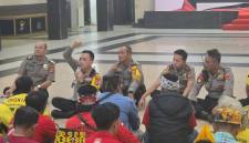Kapolresta Banjarmasin Kombes Pol Riza Muttaqin melalui dialog terbuka bertajuk Polisi Bersama Masyarakat di Aula Mathilda Polresta Banjarmasin, Rabu (21/10/2026 (SuarIndonesia/YI)