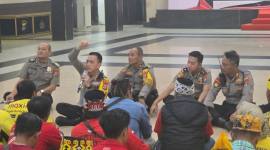 Kapolresta Banjarmasin Kombes Pol Riza Muttaqin melalui dialog terbuka bertajuk Polisi Bersama Masyarakat di Aula Mathilda Polresta Banjarmasin, Rabu (21/10/2026 (SuarIndonesia/YI)