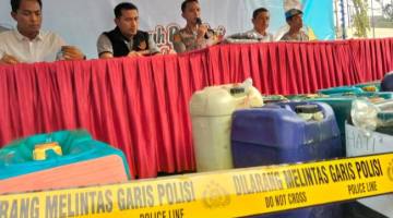 Pengungkapan empat kasus tersebut disampaikan Kapolresta Banjarmasin Kombes Pol Riza Muttaqin, didampingi Kasat Reskrim Kompol Eru Alsepa, dalam konferensi pers Rabu (21/10/2026) SuarIndonesia/YI)