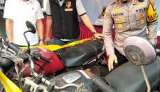 Kapolresta Banjarmasin Kombes Pol Riza Muttaqin didampingi Kasat Reskrim Kompol Eru Alsepa memeriksa barang bukti, Rabu (21/10/2026) (SuarIndonesia/YI)