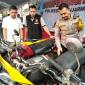 Kapolresta Banjarmasin Kombes Pol Riza Muttaqin didampingi Kasat Reskrim Kompol Eru Alsepa memeriksa barang bukti, Rabu (21/10/2026) (SuarIndonesia/YI)