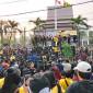 ksi unjuk rasa menanas depan Rumah Banjar, Banjarmasin, Kamis (22/10/2026), (SuarIndonesia/YI sekitar pukul 16.40 WITA