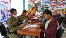 PT Cipta Kridatama (CK), bagikan sembako dan cek kesehatan gratis di Sungai Loban Kecamatan Sungai Loban, Kabupaten Tanah Bumbu, Kalimantan Selatan, Jumat (23/10/2026). SuarIndonesia/Istimewa 