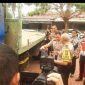 Kapolda Kalsel, Irjen Pol Dr. Rosyanto Yudha mengecek satu barang bukti armadal truk dalam kasus penyalahgunaan BBM bersubsidi (SuarIndonesia/ZI) 