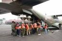Pesawat angkut TNI AU jenis CN-295 mengangkut cairan NaCl dan dry ice untuk kebutuhan OMC di Kalimantan, Minggu (25/10/2026). (HO-Puspen Mabes TNI)