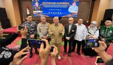Gubenrrur Kalsel , H Muhidin, Kapolda Irjen Pol DR Rosyanto Yudha Hermawan, Rektor Universitas ULM, Prof. (Adj.) Dr. Iwan Aflanie, dr, M.Kes, Sp.F, SH., beserta pimpinan kampus serta pejabat lainnya. (SuarIndonesia/ZI)