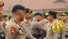 SEBANYAK 100 personel Brimob Korbrimob Polri dan lima personel Bareskrim Polri diterjunkan untuk memperkuat penanganan karhutla di wilayah Kalteng.(Foto: RRI)
