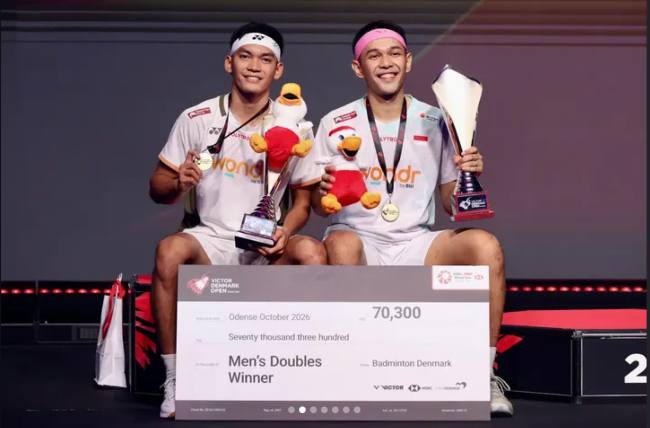 Fajar Alfian/Muhammad Shohibul Fikri menjuarai Denmark Open 2026 dengan mengalahkan pasangan ganda Malaysia Aaron Chia/Soh Wooi Yik 21-8 dan 21-11. (Foto: ig @badminton.ina)
