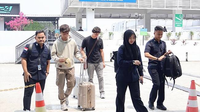 Dua WNA Afghanistan dideportasi Imigrasi Balikpapan. (Foto: Imigrasi Balikpapan) 

