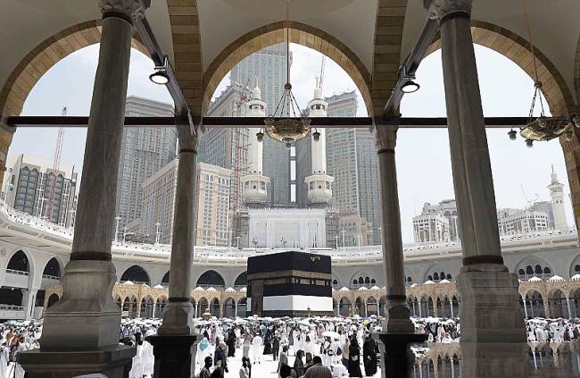 Foto Ilustrasi - Jemaah haji melakukan tawaf ifadah mengelilingi Ka’bah di Masjidil Haram, Makkah, Arab Saudi. (Foto: HO-Antara)