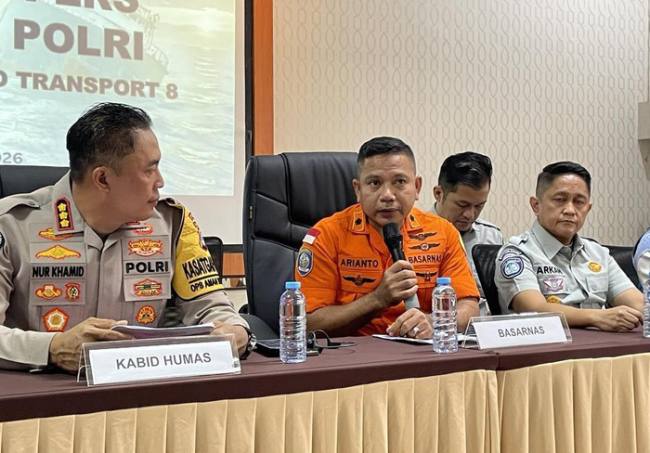 Kasi Ops Basarnas Banjarmasin Arianto saat jumpa pers pencarian korban KM Virgo, Jumat (2/10/2026). (Foto: detikKalimantan/Khairun Nisa)

