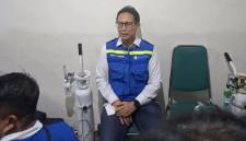 Foto viral Menteri Kesehatan Budi Gunadi Sadikin terlihat menggunakan selang oksigen saat meninjau Rumah Oksigen di Palangka Raya. (Foto: Threads @yailhameka)