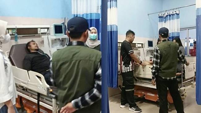 Relawan karhutla di Kobar tumbang hingga harus dirawat di RS. (Foto: Istimewa)