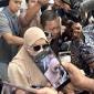Mantan Bupati Kutai Kartanegara Rita Widyasari usai pemeriksaan sekitar enam jam lebih di Gedung Merah Putih Komisi Pemberantasan Korupsi (KPK), Jakarta Selatan, Rabu (7/10/2026). (CNNIndonesia/Ryan Hadi S)
