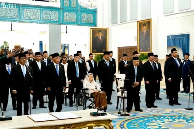 Anggota Dewan Pertimbangan Presiden (Wantimpres) RI mengikuti prosesi pelantikan yang dipimpin oleh Presiden Prabowo Subianto di Istana Negara, Jakarta, Jumat (2/10/2026). (Foto: HO-BPMI Sekretariat Presiden)